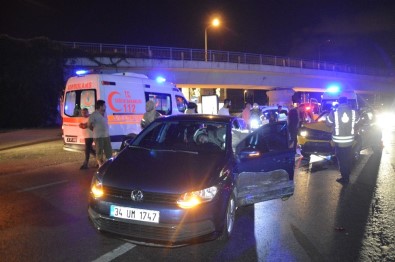 Polisin 'Dur' İhtarına Uymayan Otomobil Sürücüsü Ticari Otomobile Çarptı