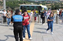 1 EYLÜL - Üniversite Öğrencilerini Kapıda Uşak Polisi Karşıladı