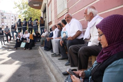 Annelerin HDP Önündeki Oturma Eylemi 10'Uncu Gününde