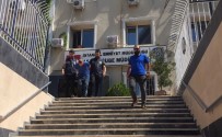 GAYRETTEPE - Lastik Ve Akü Çalan Hırsızlara Polisten Suç Üstü Açıklaması Hırsızlık Anları Kamerada