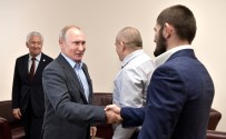 Putin, Müslüman Dövüşçü Nurmagomedov İle Bir Araya Geldi