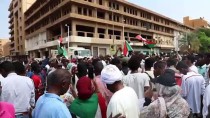 Sudan'da Eski Rejimin Kamudan Tamamen Tasfiyesi Talebiyle Gösteri Düzenlendi