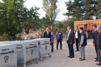 Tosya'da Suluca Ve Çifter Köylerine Çöp Konteynırı Teslim Edildi