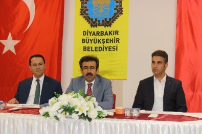 Vali Güzeloğlu, Aşure İkramı Programında Vatandaşlarla Bir Araya Geldi