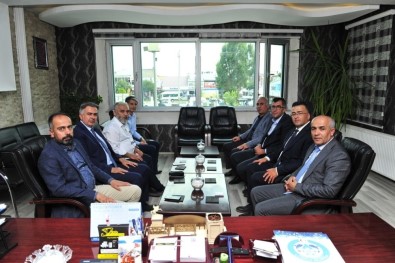 Van YYÜ Rektörü Prof. Dr. Şevli'den Çaldıran Belediye Başkanı Ensari'ye İade-İ Ziyaret