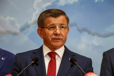 Ahmet Davutoğlu, AK Parti'den İstifasını Açıkladı, Yeni Siyasi Parti Sinyali Verdi
