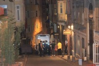 Beyoğlu'nda Ölü Bulunan İngiliz Turistlerin Cesetleri Adli Tıpa Kaldırıldı