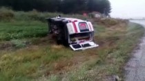 TOSUNLAR - Denizli'de Ambulans Şarampole Devrildi Açıklaması 5 Yaralı