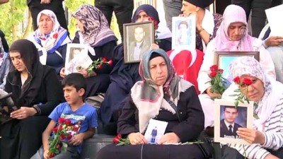 Diyarbakır Annelerinin Oturma Eylemi Sürüyor