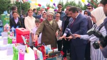 GERİ DÖNÜŞÜM - Emine Erdoğan, Öğrencilere Atıktan Üretilen Defter Dağıttı