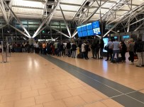 HAMBURG - Hamburg Havalimanı'nda Güvenlik Alarmı