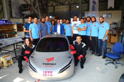 İskenderun'da Üniversite Öğrencileri İnsansız Hava Aracı Ve Hidrojenle Çalışan Otomobil Yaptı