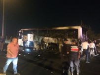 İzmir'de Yolcu Otobüsü Alev Alev Yandı