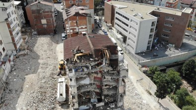 Kağıthane'de Riskli Binaların Yıkımı Havadan Görüntülendi