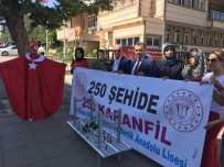 Muş Selcen Hatun Mesleki Ve Teknik Anadolu Lisesi Öğretmen Ve Öğrencileri, 250 Şehit Adına 250 Karanfil Dağıttı