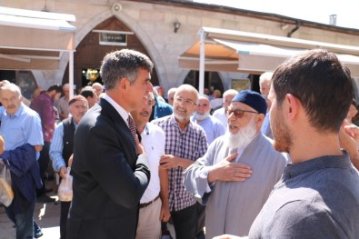 Sivas'ta Cami Cemaatinden Feyzioğlu'na Yoğun İlgi