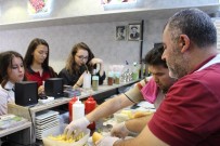 GARIBAN - Uşak'ta Üniversite Öğrencileri İçin 'Askıda Menü' Uygulaması