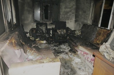 Yanan Ev Kullanılamaz Hale Geldi