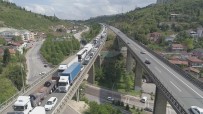 KÖRFEZ - 4 Araç Birbirine Girdi, TEM Otoyolunda 7 Kilometre Araç Kuyruk Oluştu