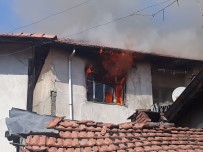 ŞEKERPıNAR - Ahşap Evde Çıkan Yangın Korkuttu