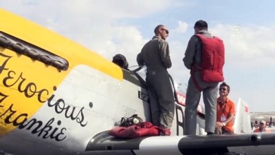 Bakan Pakdemirli gösteri uçağıyla uçuş yaptı