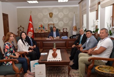 Dünya Ahıska Türkleri Birliğinden Vali Şentürk'e Ziyaret
