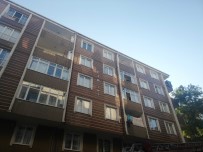 Esenyurt'ta 5 Katlı İki Binanın Çatısında Yangın