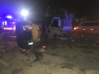 Gaziantep'te İki Araç Kafa Kafaya Çarpıştı Açıklaması 2 Yaralı