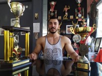 İHLAS - Mobilyacı Çıraklığından Dünya Şampiyonluğuna