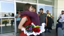 FERİT MELEN - Askerlik Dönüşü Havalimanında Evlenme Teklifi