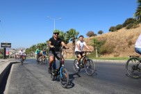SERA GAZLARı - Bodrum Belediye Başkanı Bisiklete Binerek Tarihi Yerlerde Çöp Topladı