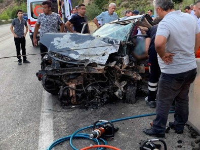 Burdur'da İki Otomobil Kafa Kafaya Çarpıştı Açıklaması 1 Ölü, 5 Yaralı