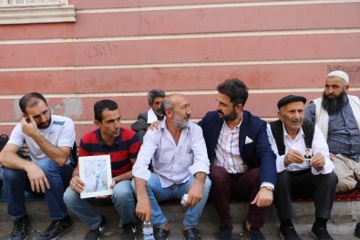 EMŞAV'dan HDP Önünde Oturma Eylemi Yapan Ailelere Destek