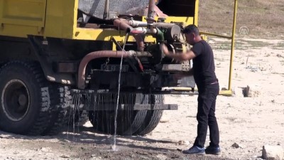Balıklar İçin Tankerle Su Taşınıyor
