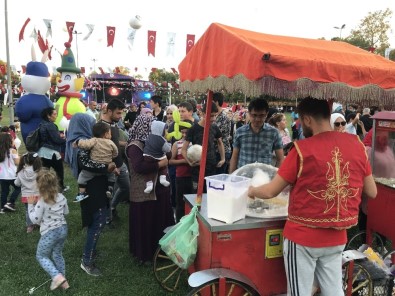 Beykoz'da Binlerce Kişi Serebral Palsi Hastalığına Dikkat Çekmek İçin Gökyüzüne Işık Tuttu