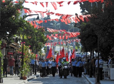 Çeşme'nin Kurtuluşunun 97. Yılı Coşkuyla Kutlandı