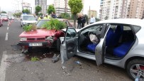 ERKILET - Direksiyon Hakimiyeti Kaybolan Otomobil Karşı Şeride Geçti