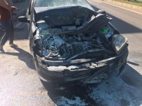 Direksiyonu Kilitlendikten Sonra Başka Bir Araca Çarpan Otomobil Alev Aldı