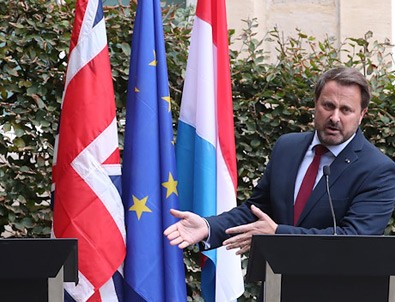 Boris Johnson protestolara takılınca ortak basın toplantısında kürsü boş kaldı