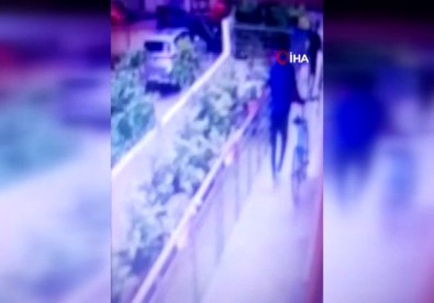 Kadıköy'de Bisiklet Hırsızı Bekçiler Tarafından Yakalandı