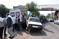 MEVLANA CELALEDDİN RUMİ - Minibüs İle Otomobil Çarpıştı Açıklaması 3 Yaralı