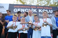 ATİLA AYDINER - Minik Şampiyonlar Ödüllerini Başkan Aydıner'den Aldı