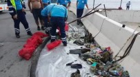 CADDEBOSTAN - (Özel) Balık Adamlar Denizden Yarım Saatte Kilolarca Çöp Çıkardı