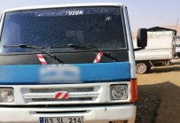 SİLAHLI SALDIRI - Silahla Taranan Kamyonetten Yara Almadan Kurtuldu