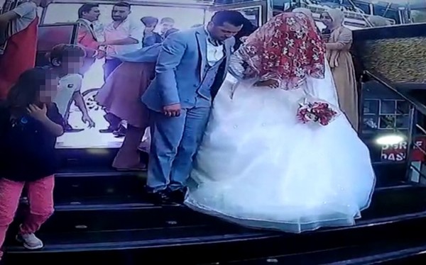 Polis düğün salonuna operasyon düzenledi