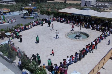 Afrin'de Yetim Çocuklar İçin Şenlik Düzenlendi