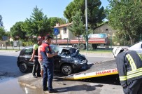 Direksiyonu Kilitlenen Otomobil Park Halindeki Araca Çarptı