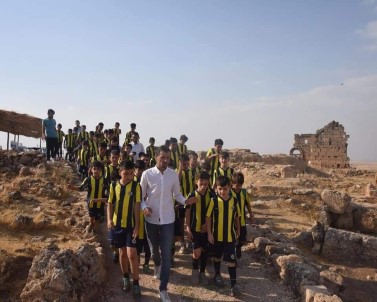 Mazıdağı Fenerbahçe Futbol Okulu Öğrencilerinden Zerzevan Kalesi'ne Ziyaret Etti