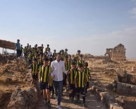 FUTBOL OKULU - Mazıdağı Fenerbahçe Futbol Okulu Öğrencilerinden Zerzevan Kalesi'ne Ziyaret Etti