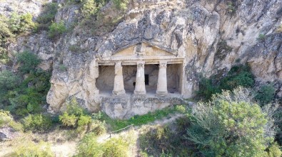 Sinop'un Pek Bilinmeyen Tarihi Mekanı Açıklaması Boyabat Kaya Mezarları